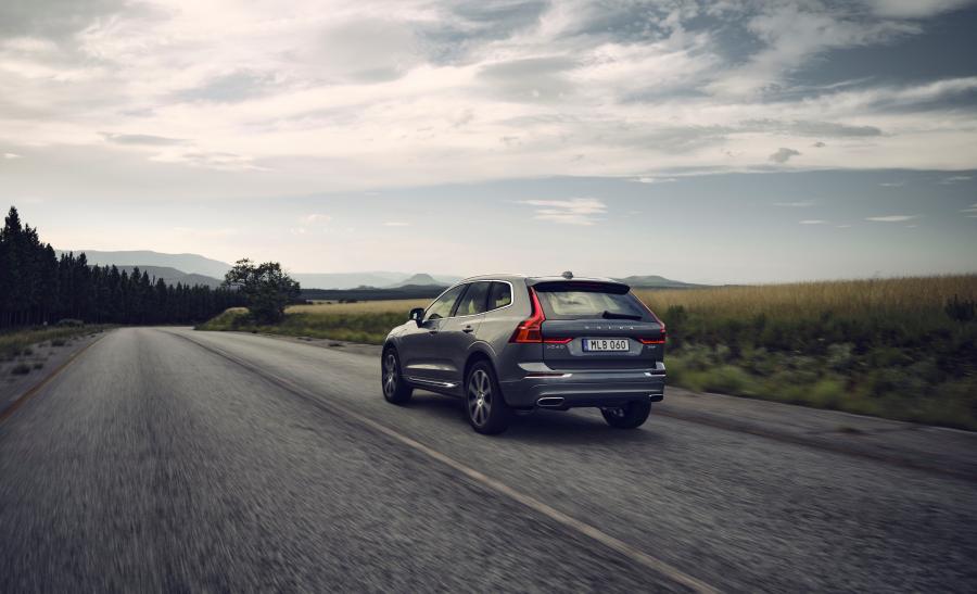  Volvo XC60 T8 AWD Recharge 2020 года  (фото 10 из 13)